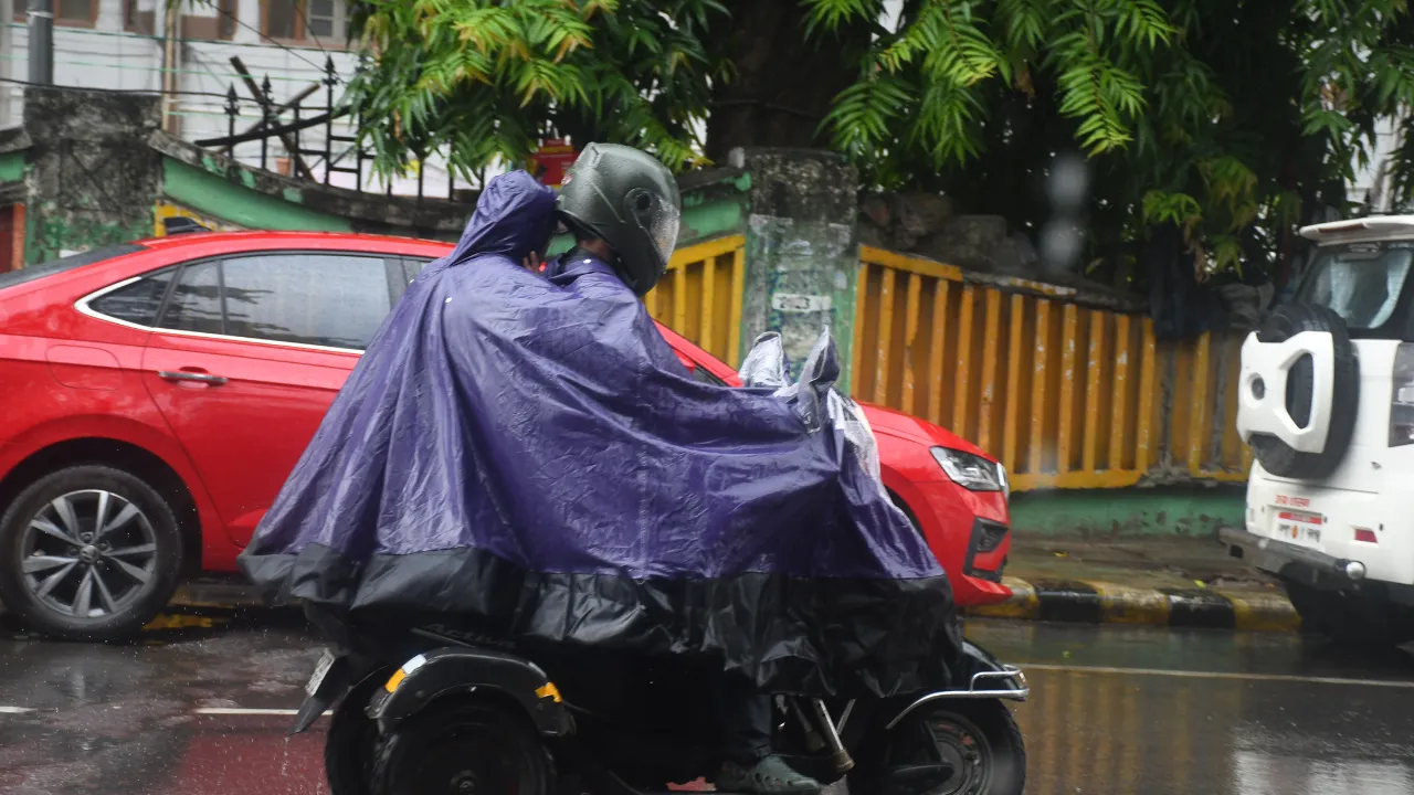 UP Monsoon: मानसून ने फिर पकड़ी रफ्तार, 12 जिलों में जारी भारी बारिश का अलर्ट