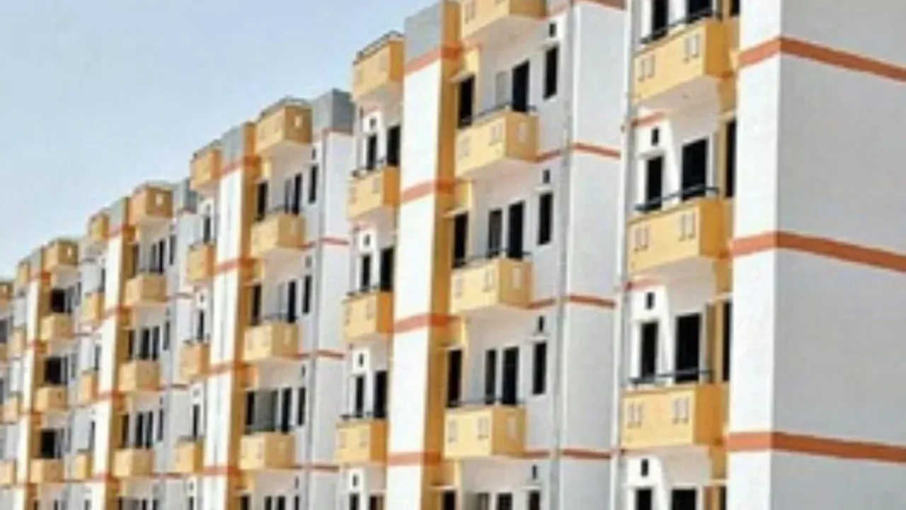 Awas Vikas में गरीबों को आवास के लिए करना होगा इंतजार, कर्मचारियों ने खुद से ही लागू की अपनी स्कीम, जानें पूरा मामला