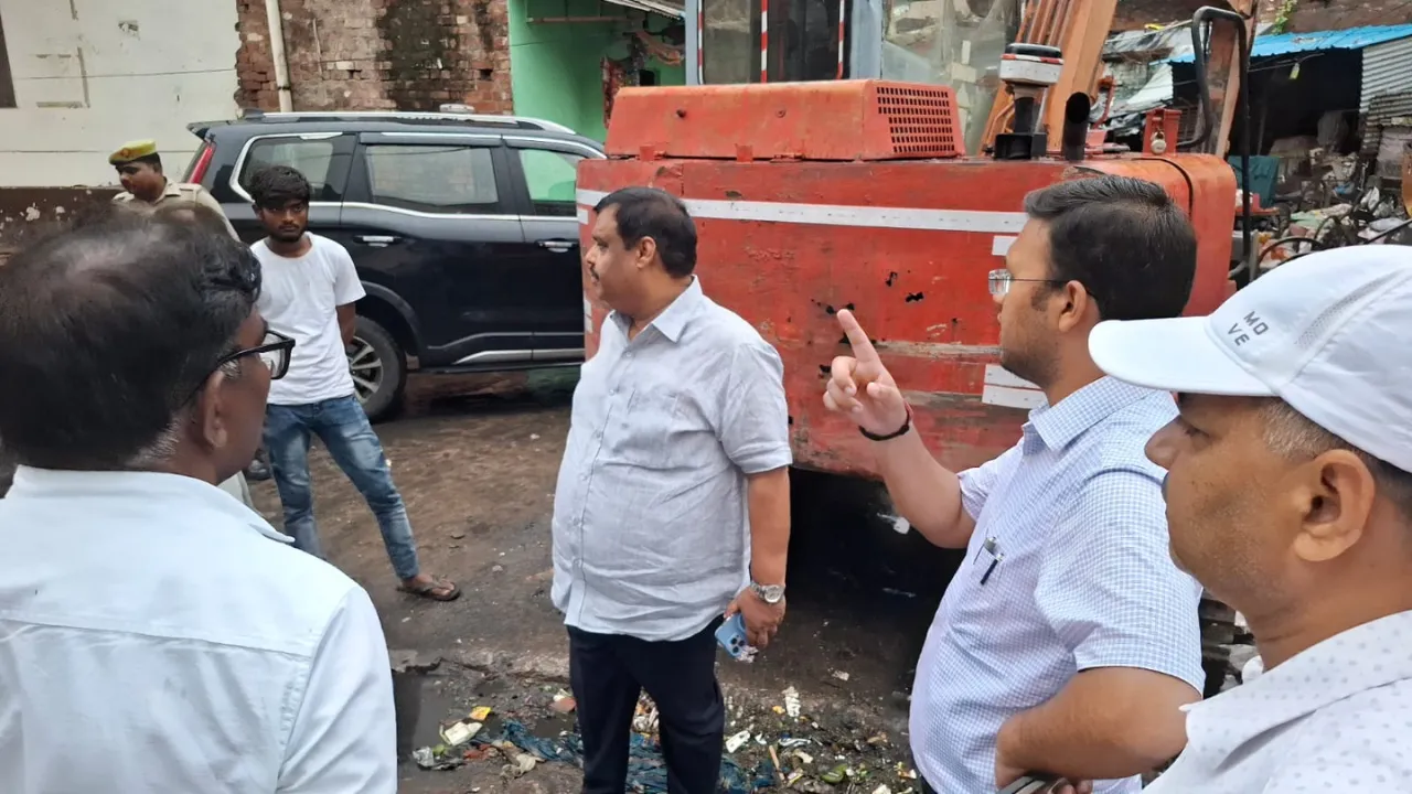 UP NEWS: भ्रष्टाचार चरम पर... पानी में बहे 30 करोड़, नालों में भरी सिल्ट, जानें पूरा मामला