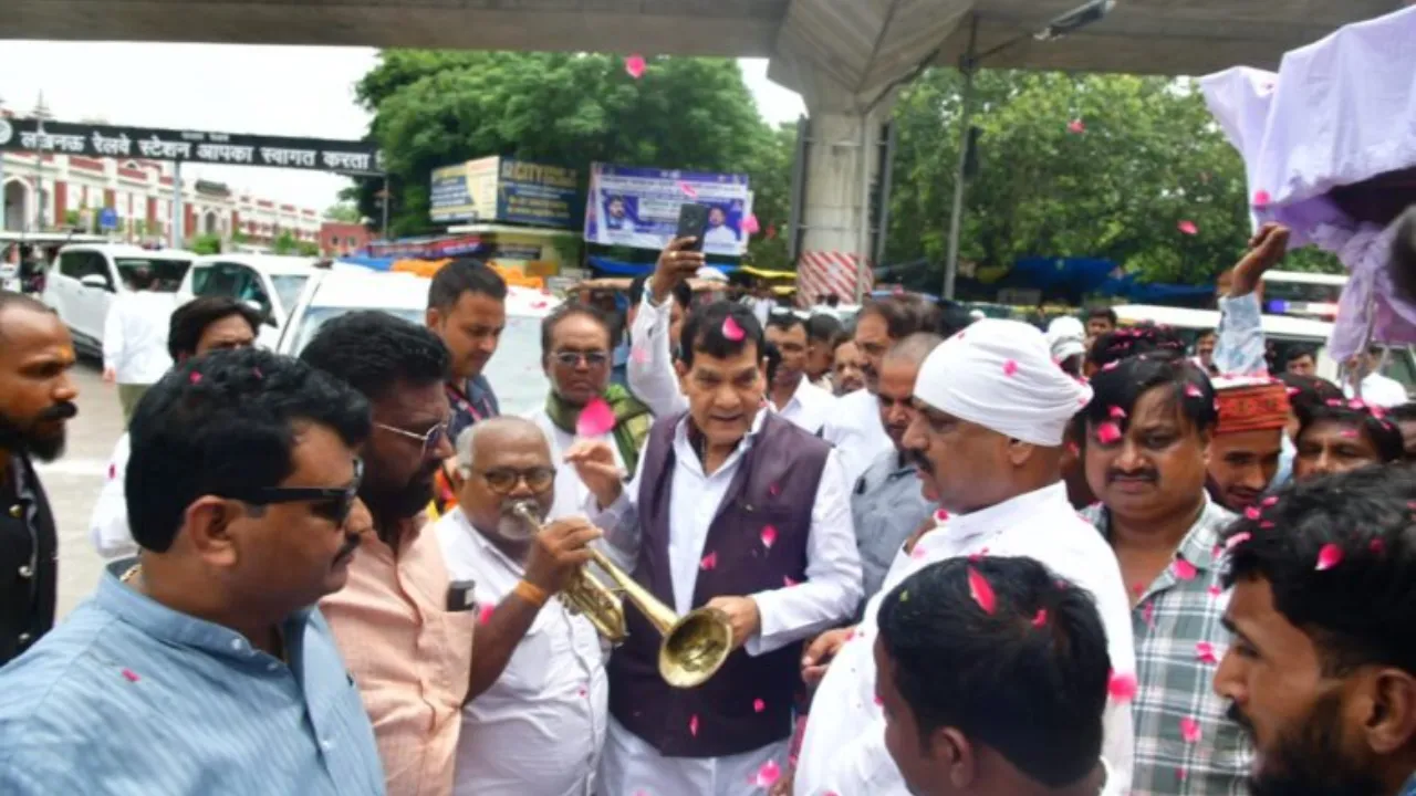 खतरनाक कार्यों के लिए जान जोखिम में न डालें सफाई कर्मी- एके शर्मा