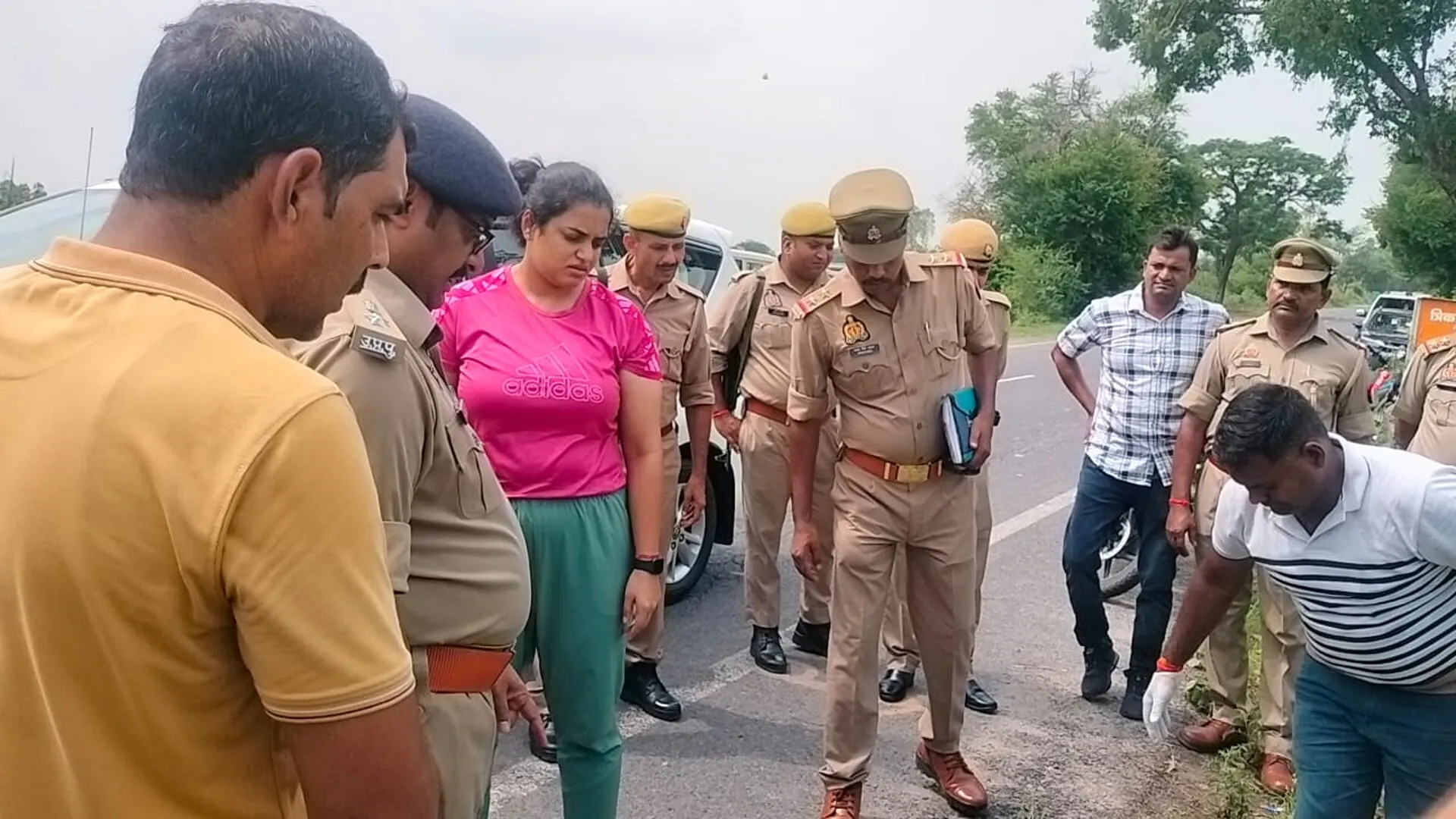 कासगंज : कछला चौकी इंचार्ज प्रहलाद सिंह को वाहन ने टक्कर मारी, मौके पर मौत