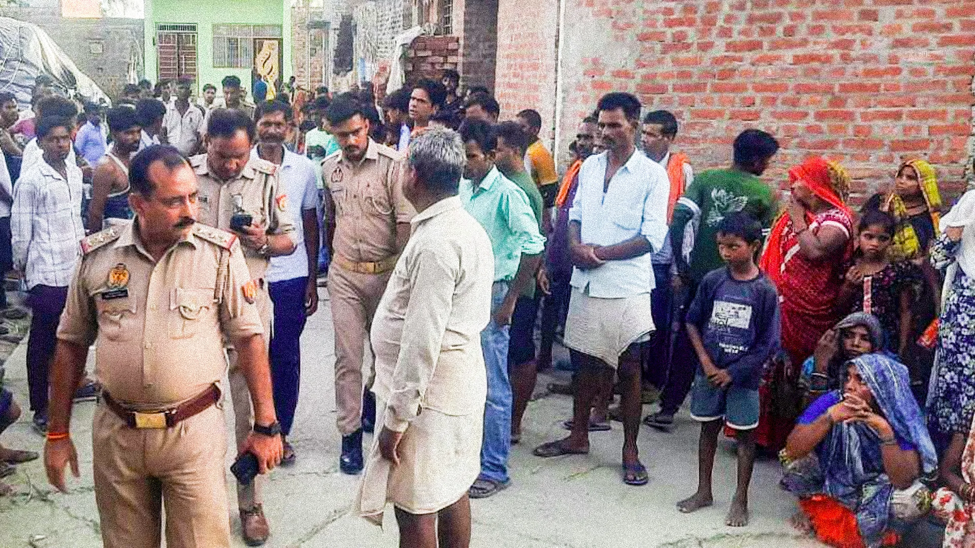 पीलीभीत: खेत से घर पहुंचे पिता तो फंदे से लटका मिला पुत्री का शव, पुलिस छानबीन में जुटी