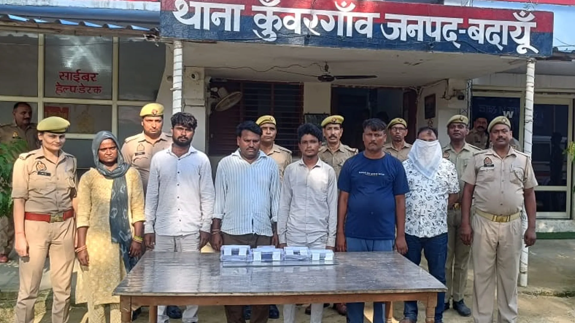 बदायूं : लोगों के साथ ठगी करने वाले छह आरोपी गिरफ्तार, माल बरामद