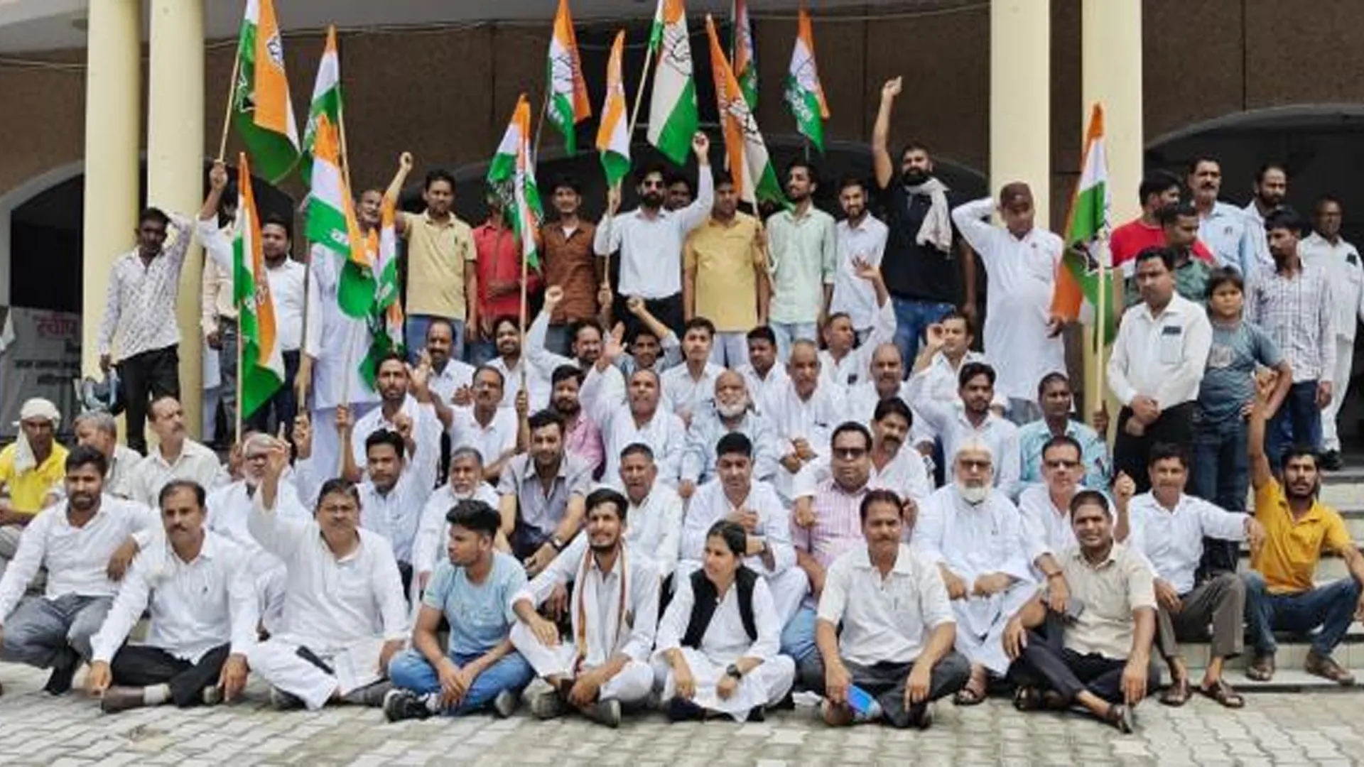 अमरोहा : निस्तारण न होने पर सांसद, विधायक और डीएम के आवास पर बांधेगे पशु