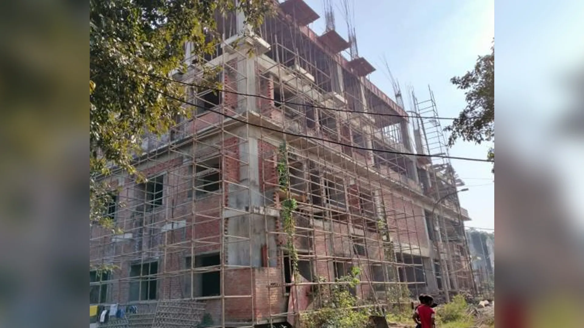 शाहजहांपुर: बजट की कमी से सौ बेड अस्पताल का निर्माण अधर में