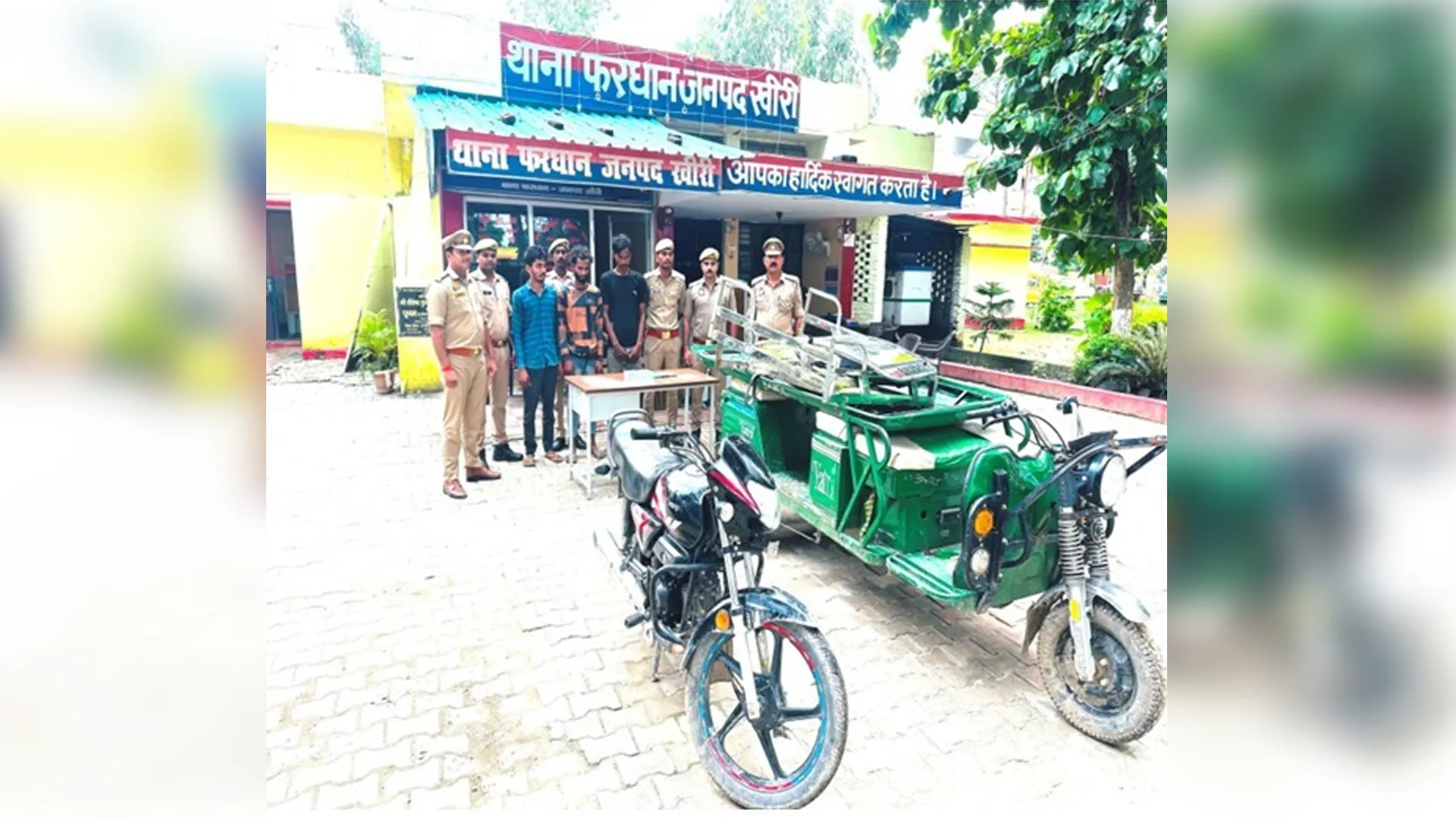 लखीमपुर खीरी : ई-रिक्शा लूट के लिए युवक की गला घोंटकर हत्या, तीन आरोपी गिरफ्तार