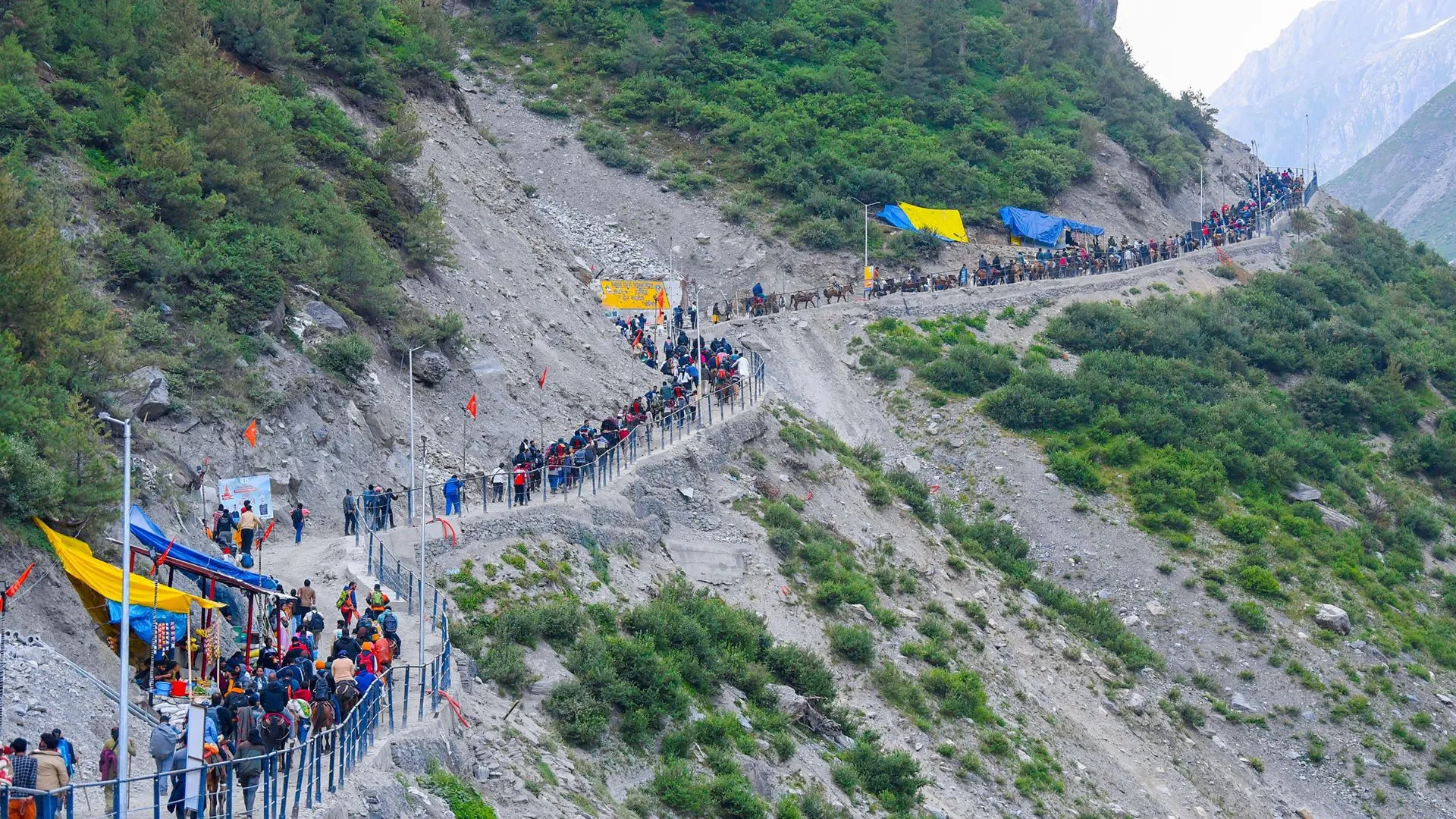 Amarnath Yatra 2025 : बालटाल के रास्ते फिर शुरू हुई अमरनाथ यात्रा, मूसलाधार बारिश के बंद करना पड़ा था मार्ग पहलगाम पर अब भी निलंबित 