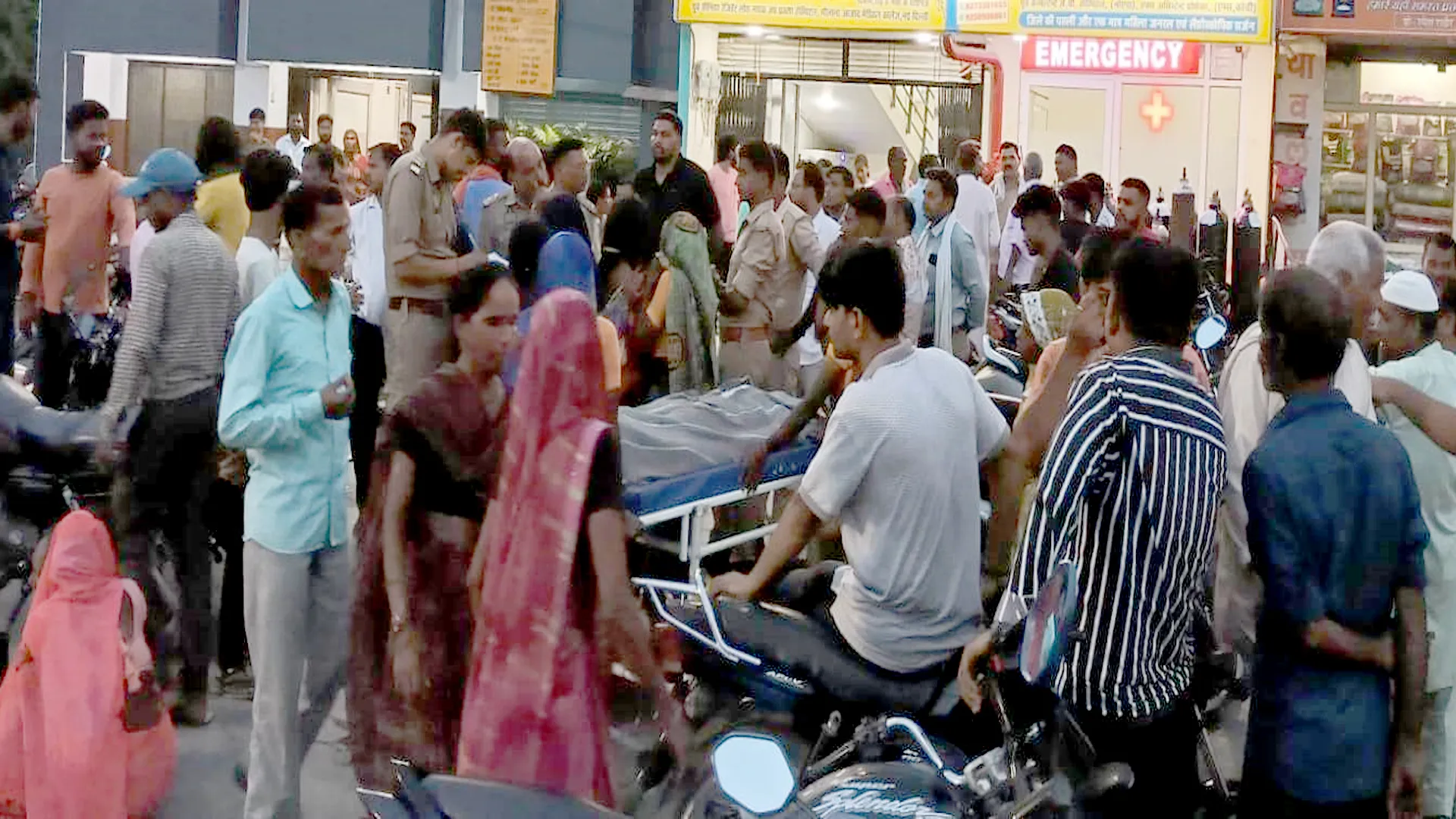 पीलीभीत: मरीज की मौत का मामला...परिवार ने दी खुदकुशी की चेतावनी, मृत को जिंदा बताकर रुपये ऐंठने का है आरोप