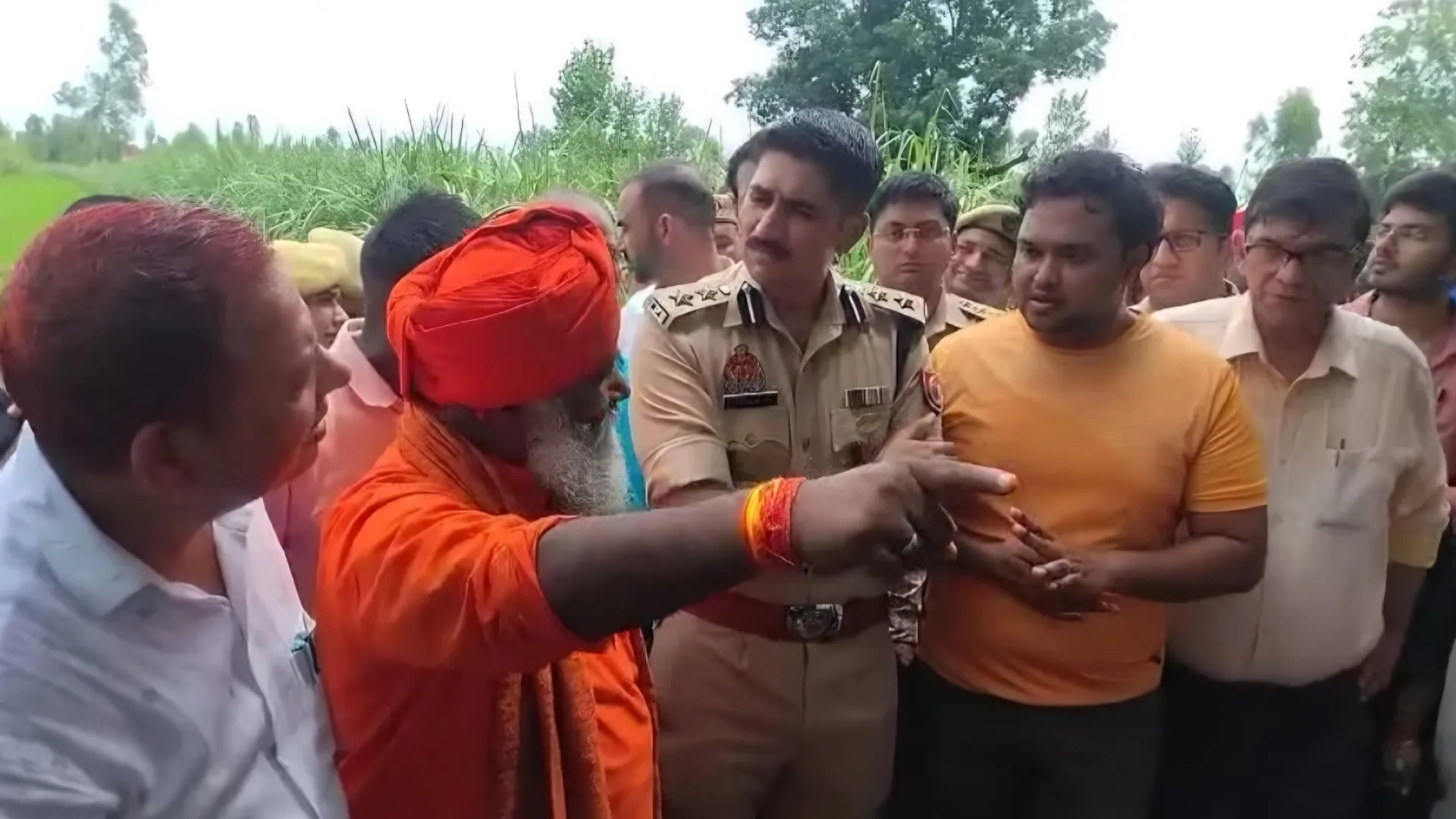 पीलीभीत: बाघ हमले में महिला की मौत पर हंगामा, विधायक बोले: ये कोई तरीका नहीं! एक के बाद आदमी मरता रहे..!