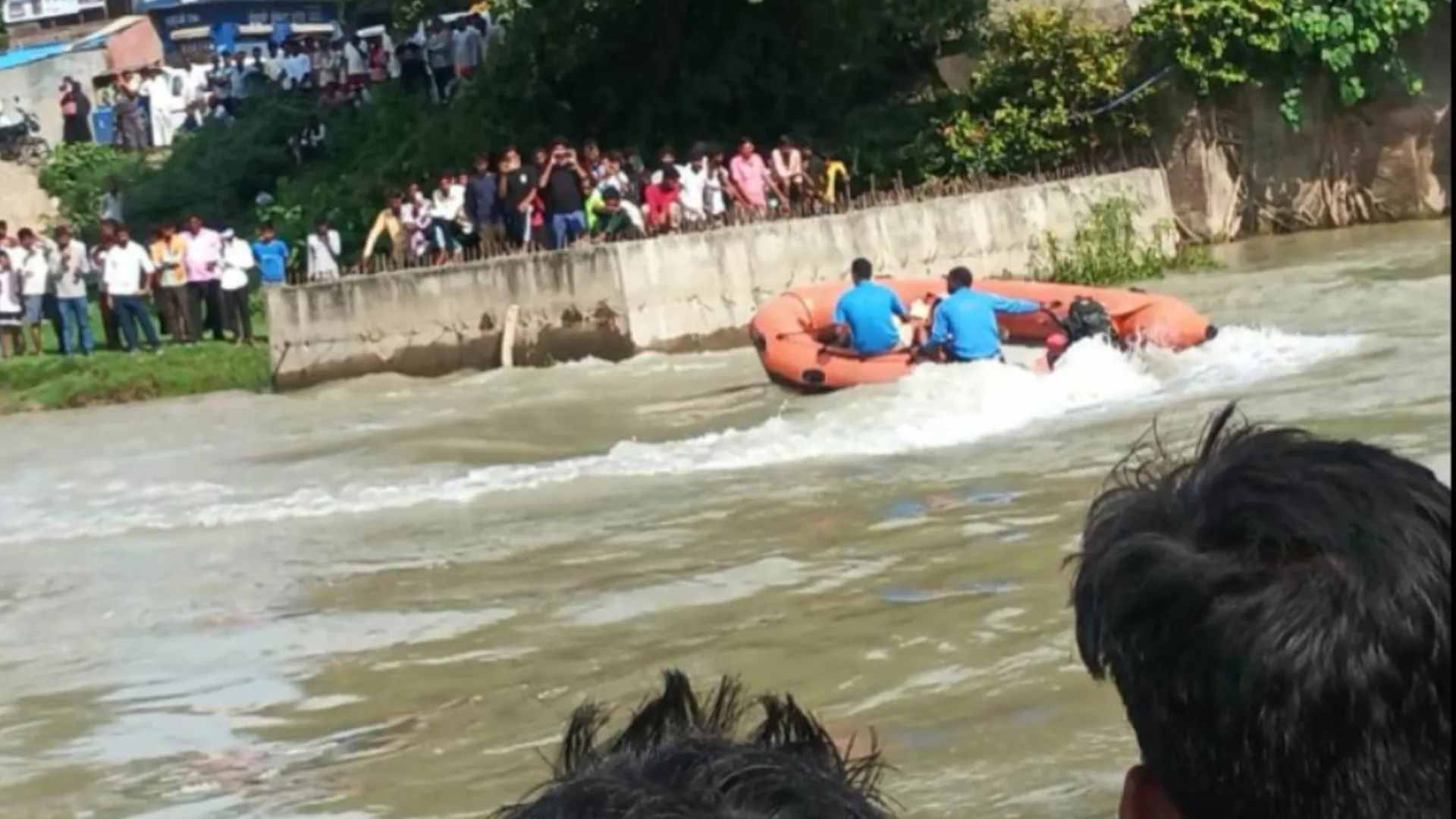 पीलीभीत: तीसरे दिन चार किमी दूर नदी से युवती का शव बरामद, एफआईआर की मांग पर हंगामा