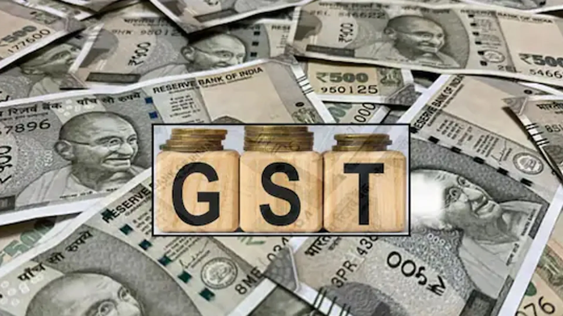 बरेली : सिगरेट और गुटखे से भरे ट्रक कागजों में दौड़ाकर की करोड़ों की कर चोरी