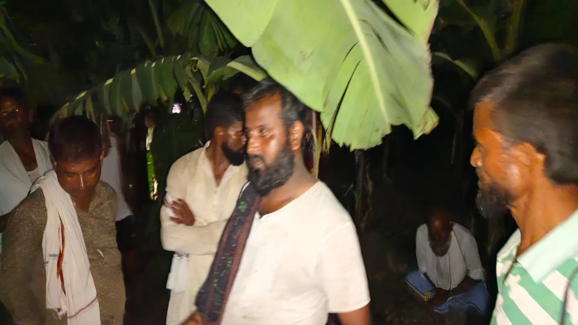 लखीमपुर खीरी : आठ साल के बालक की हत्या, पेड़ से लटका मिला शव