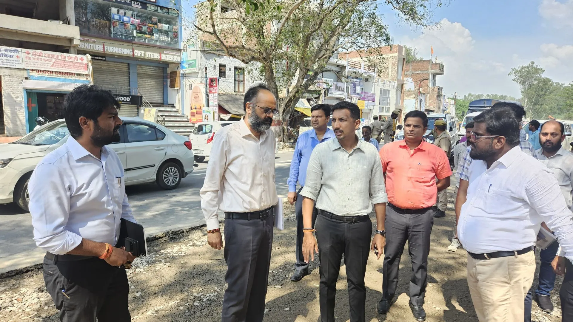 लखनऊ के मरी माता मंदिर पर सेतु का 88 प्रतिशत निर्माण पूरा: DM ने निरीक्षण कर दिए जल्द कार्य पूरा करने के निर्देश