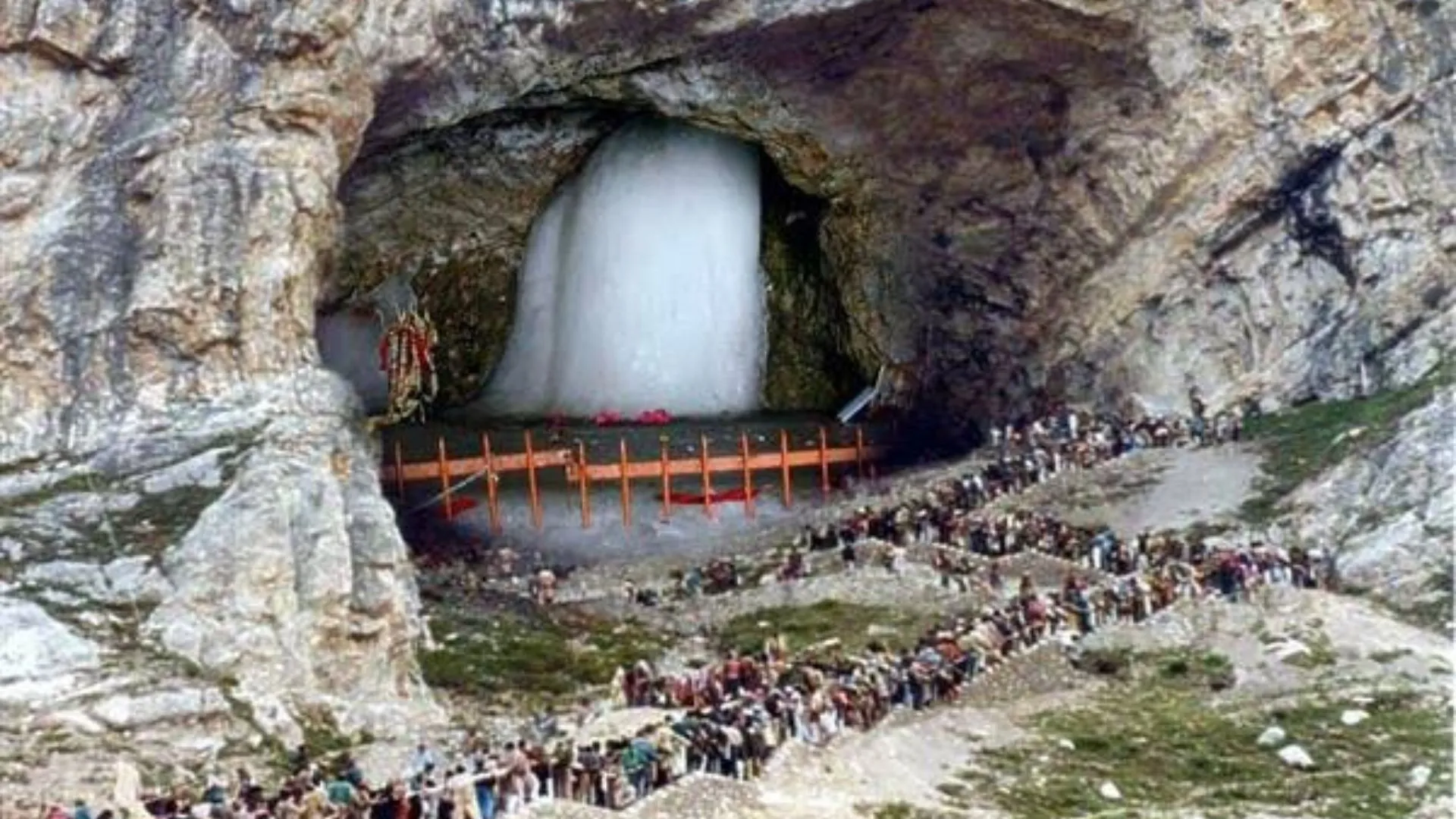Amarnath Yatra 2025 : अमरनाथ यात्रा के लिए तीर्थयात्रियों का जत्था रवाना, जानिए अबतक कितने श्रद्धालु कर चुके है बाबा बर्फानी के दर्शन  