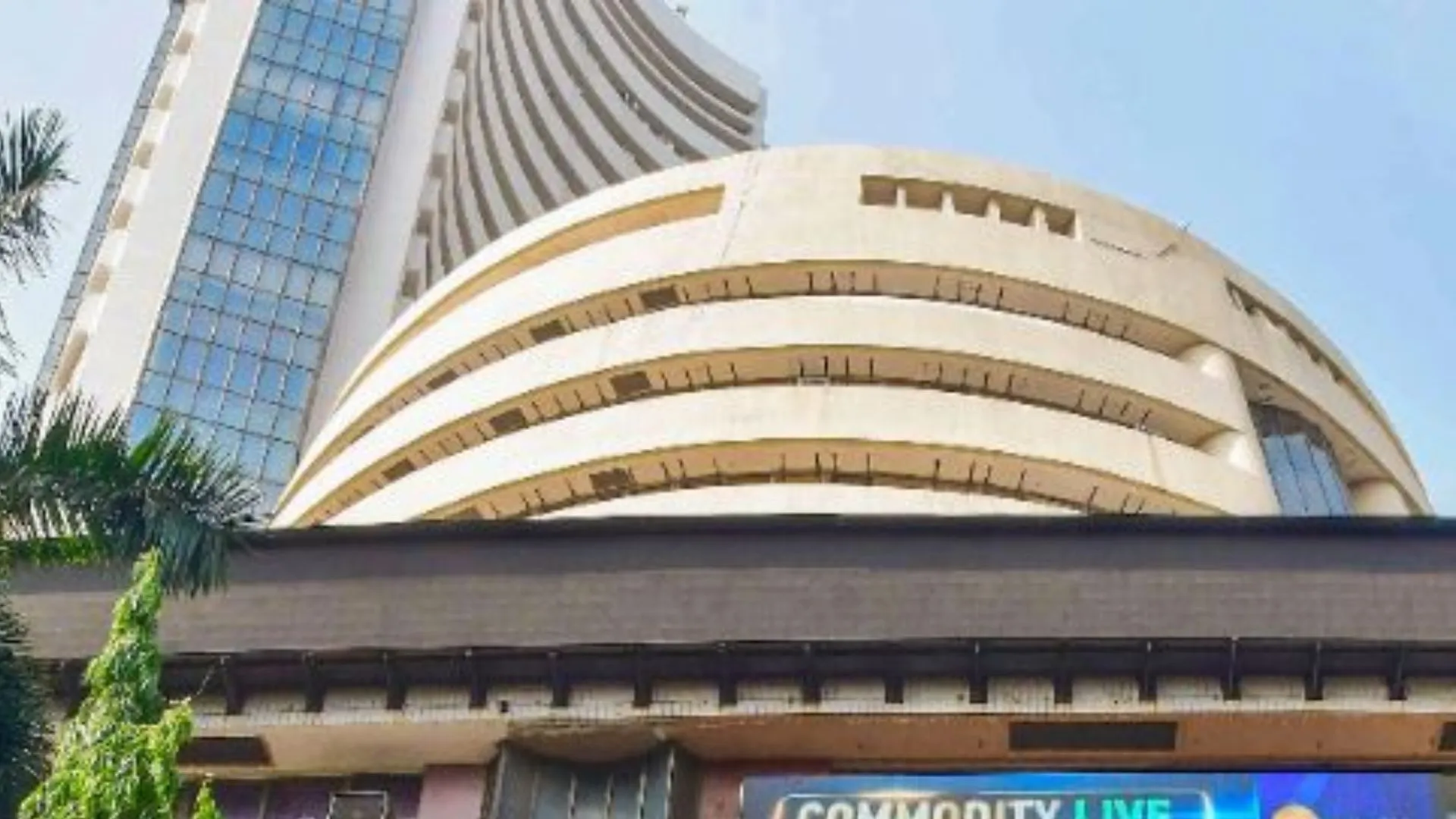 India-US trade से जुड़ी अनिश्चितता के बीच शेयर बाजार पर बना दबाव, एशियाई बाजारों में कमजोर रुख से सेंसेक्स-निफ्टी फिसला  