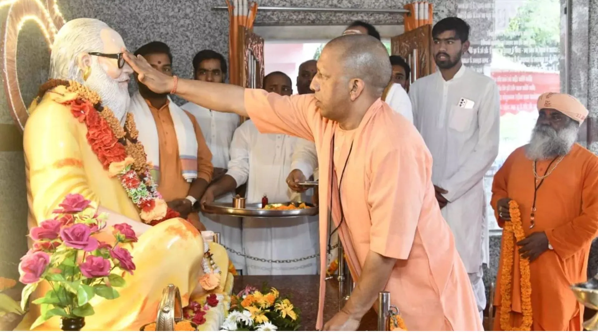 Guru Purnima 2025: गोरखनाथ मंदिर के लिए गुरु पूर्णिमा पर्व का खास महत्व, शिष्य और गुरु, दोनों भूमिका में दिखेंगे यूपी CM योगी  