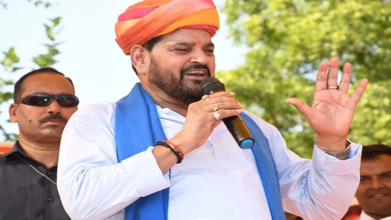 बृजभूषण शरण सिंह ने की सपा प्रमुख की तारीफ, कहा- अखिलेश यादव धर्म विरोधी नहीं है, मजबूरी में करते हैं... 