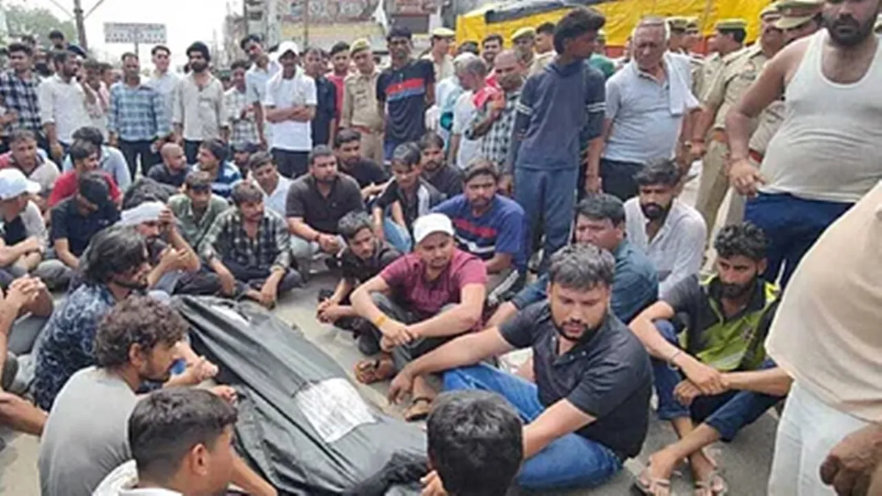 दूध व्यापारी की गोली मारकर हत्या, आक्रोशित ग्रामीणों ने किया हाईवे जाम, पुलिस प्रशासन के खिलाफ की नारेबाजी 