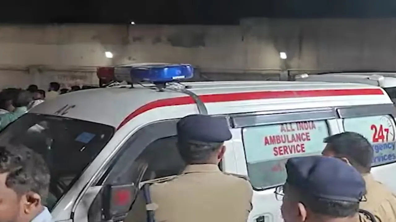 हापुड़ में भीषण हादसा: कैंटर ने बाइक को टक्कर मारी, चार बच्चों समेत पांच लोगों की दर्दनाक मौत