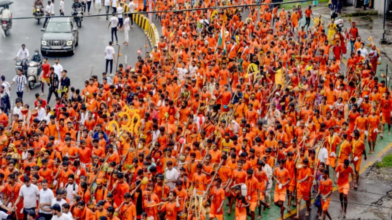 Kanwar Yatra 2025 : सावन माह की शुरूआत के साथ कांवड़ यात्रा शुरू, गंगा जल भरने हरिद्वार पहुंचे हजारों कांवड़िए  