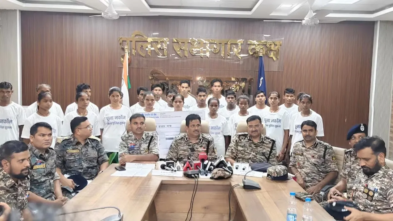 छत्तीसगढ़ के सुकमा में 22 नक्सलियों ने फेंकी बंदूक, सुरक्षाबलों के समक्ष किया सरेंडर, 1.18 करोड़  रुपये का था इनाम