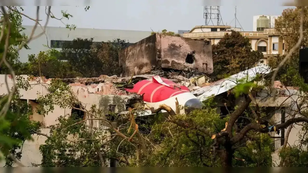 एएआईबी रिपोर्ट: टेकऑफ के तुरंत बाद फ्यूल स्विच हुए बंद... जानिए क्या होते हैं ‘ईंधन स्विच’ और कैसे करते हैं काम