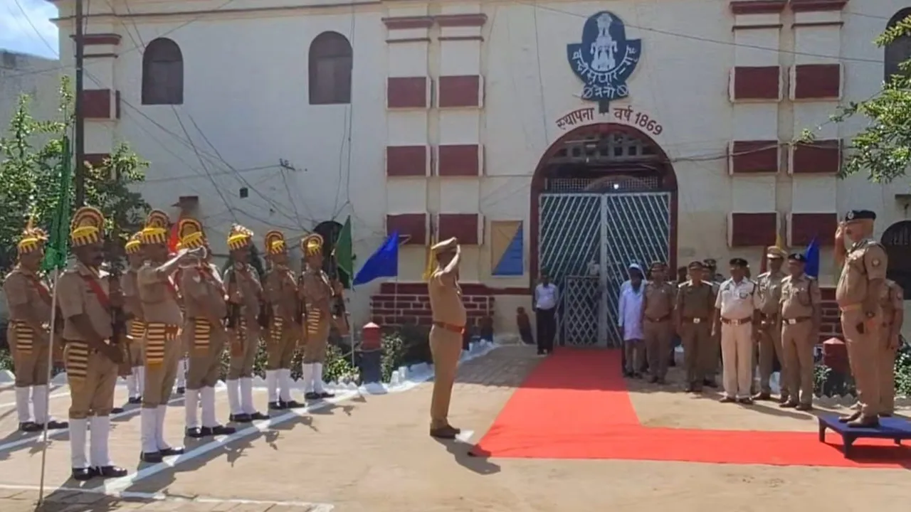 डीजी जेल ने सेंट्रल जेल और जिला कारागार का किया निरीक्षण, कहा-  चिकित्सा व्यवस्था को करें और बेहतर 