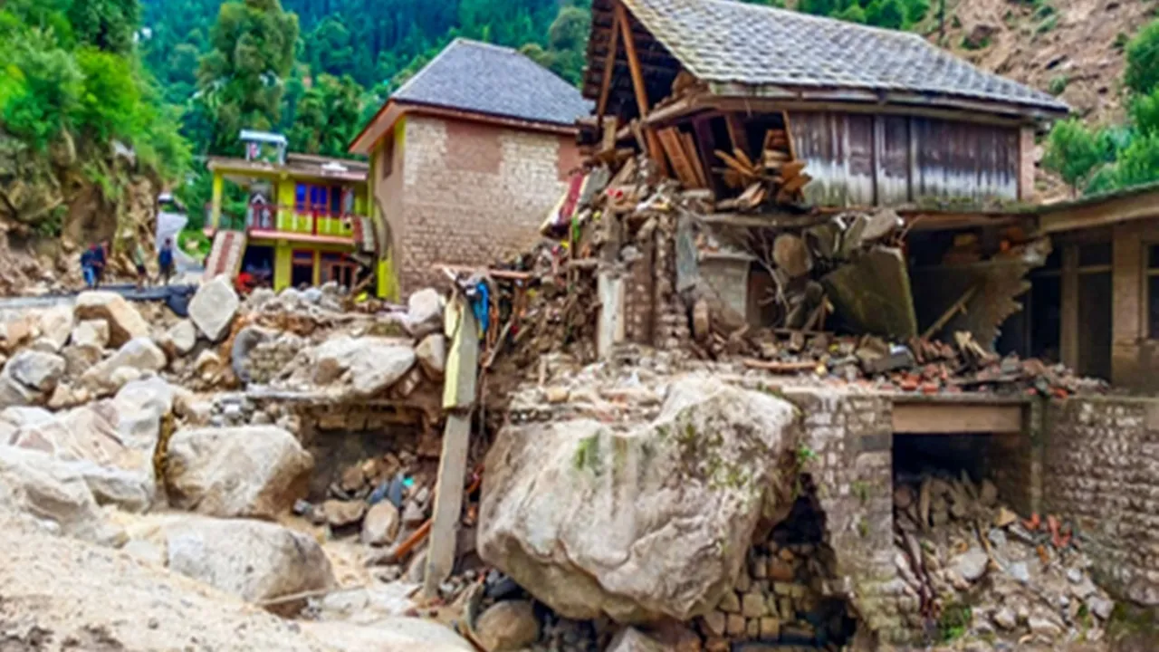 हिमाचल: मंडी में बादल फटने से भारी तबाही, 150 से अधिक घर क्षतिग्रस्त, मरने वालों की संख्या बढ़कर 13 हुई, 29 लोग अब भी लापता 