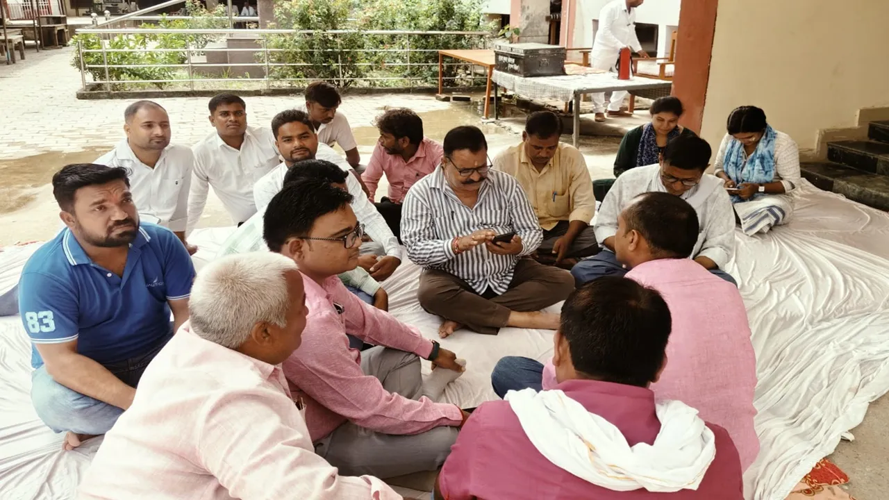 बाराबंकी: लेखपाल आत्महत्या प्रकरण में जोरदार विरोध प्रदर्शन सीएम को भेजा पत्र, उच्चस्तरीय जांच की उठी मांग 