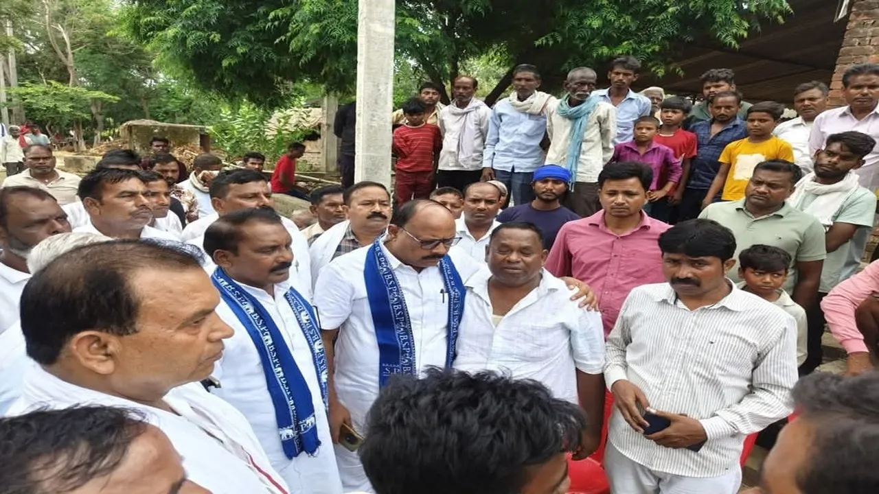 बाराबंकी: गमगीन माहौल में हुआ अरोमा का अंतिम संस्कार, बसपा प्रदेश अध्यक्ष ने दी पीड़ित परिवार को सांत्वना 