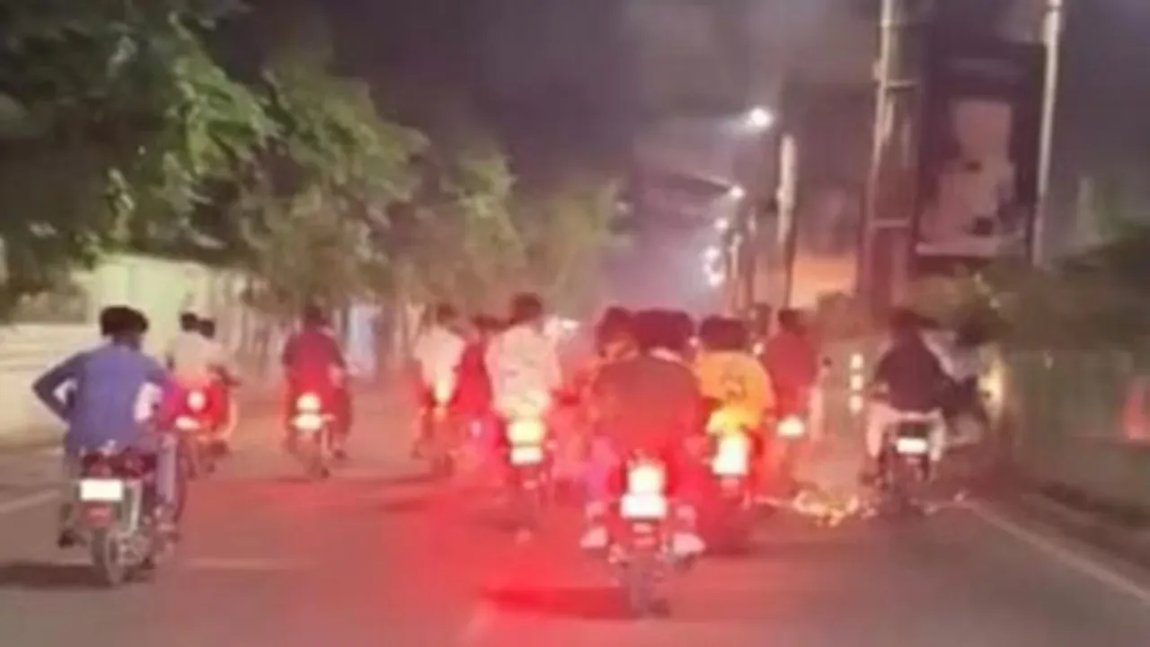 स्टंटबाजी पड़ी भारी... 20 बाइक सवार युवकों ने किया स्टंट, पांच चोटिल