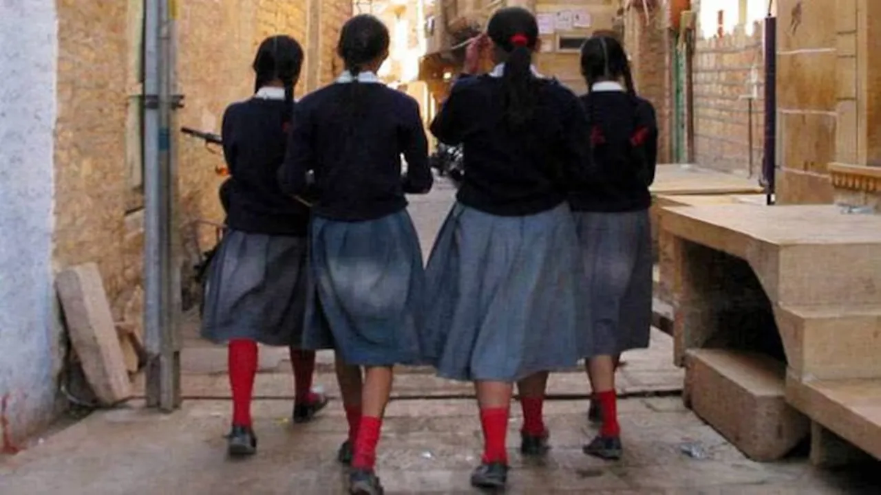 बाराबंकी: स्कूल में दो छात्राओं की अचानक बिगड़ी तबीयत, मचा हड़कंप