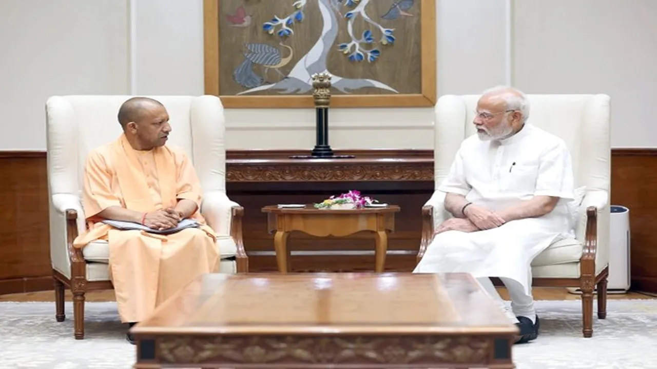 प्रधानमंत्री मोदी से मिले मुख्यमंत्री योगी, UP के विकास से जुड़े मुद्दों पर की बात