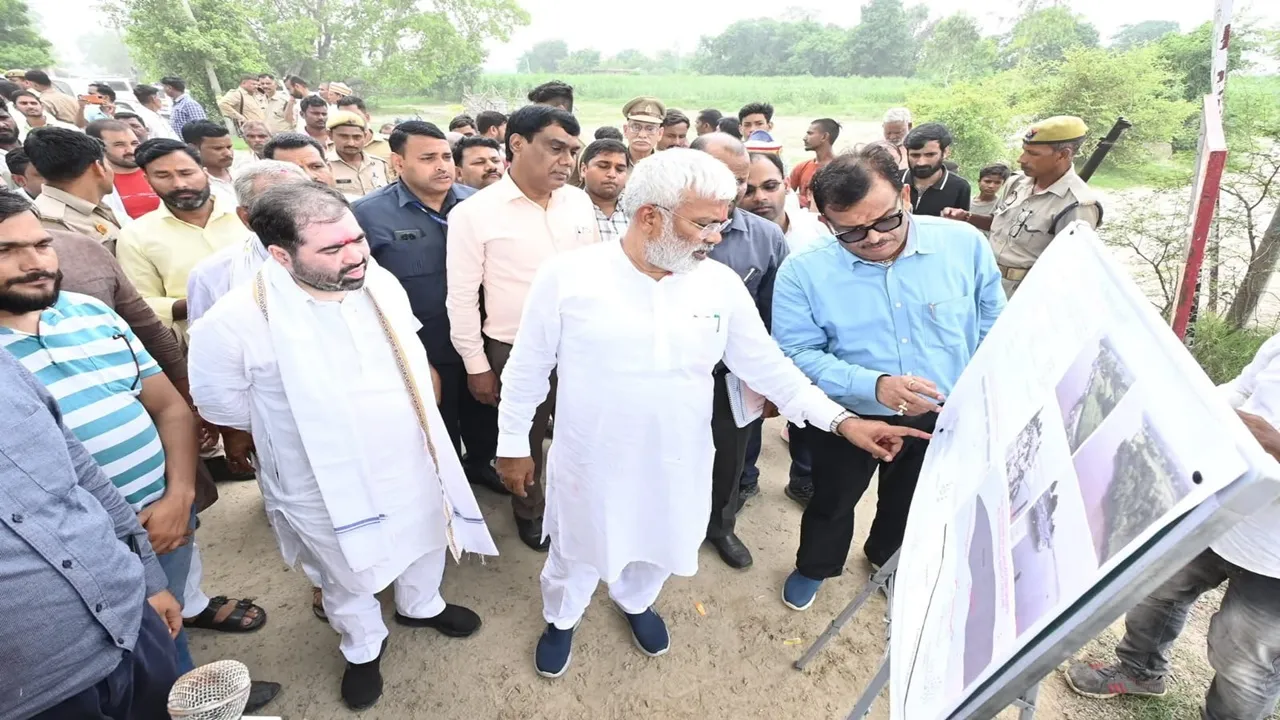 बाराबंकी: जल शक्ति मंत्री ने बाढ़ संभावित क्षेत्र का लिया जायजा, ग्रामीण बोले- सिर्फ औपचारिकता