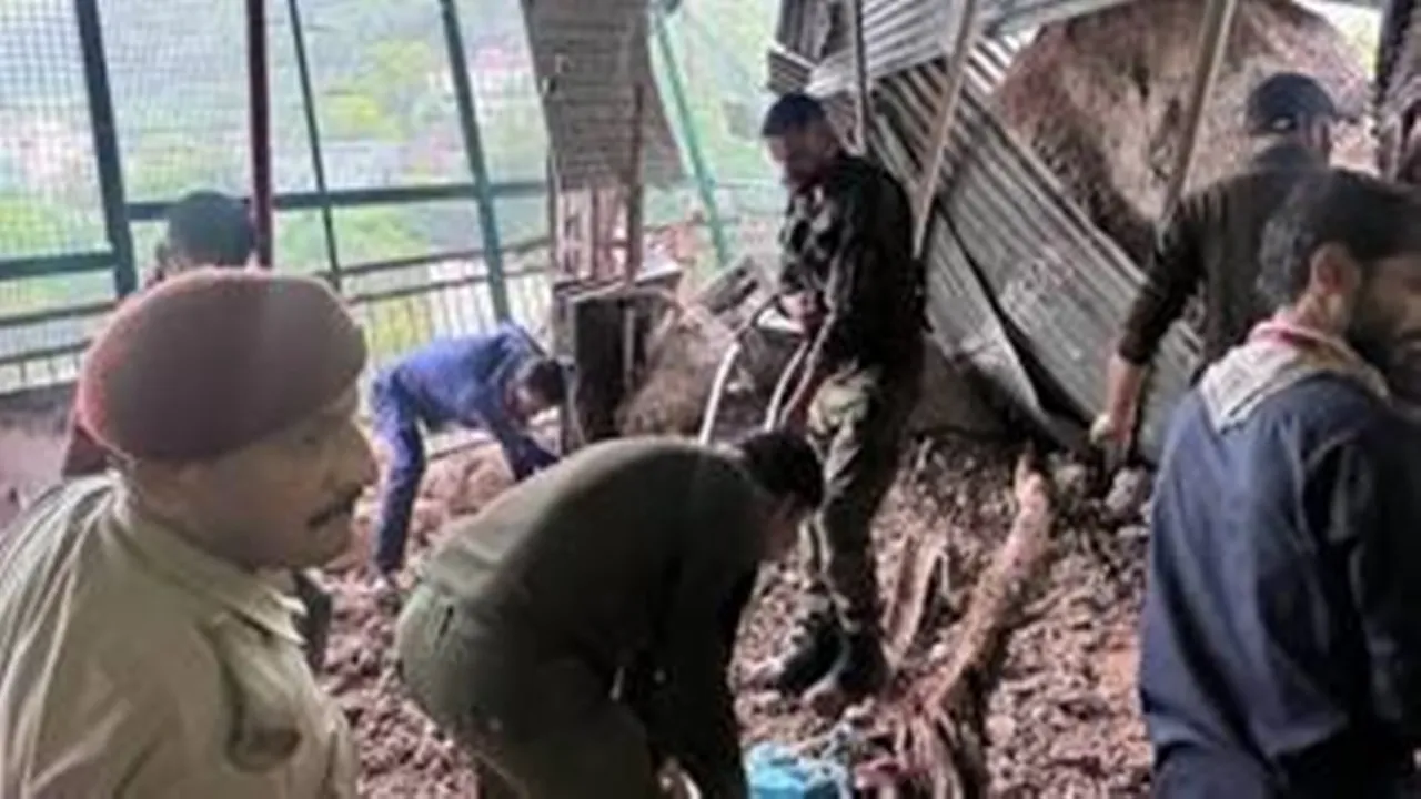  Mata Vaishno Devi: भारी बारिश से माता वैष्णो देवी मार्ग पर भूस्खलन, एक तीर्थयात्री की मौत, छह घायल 