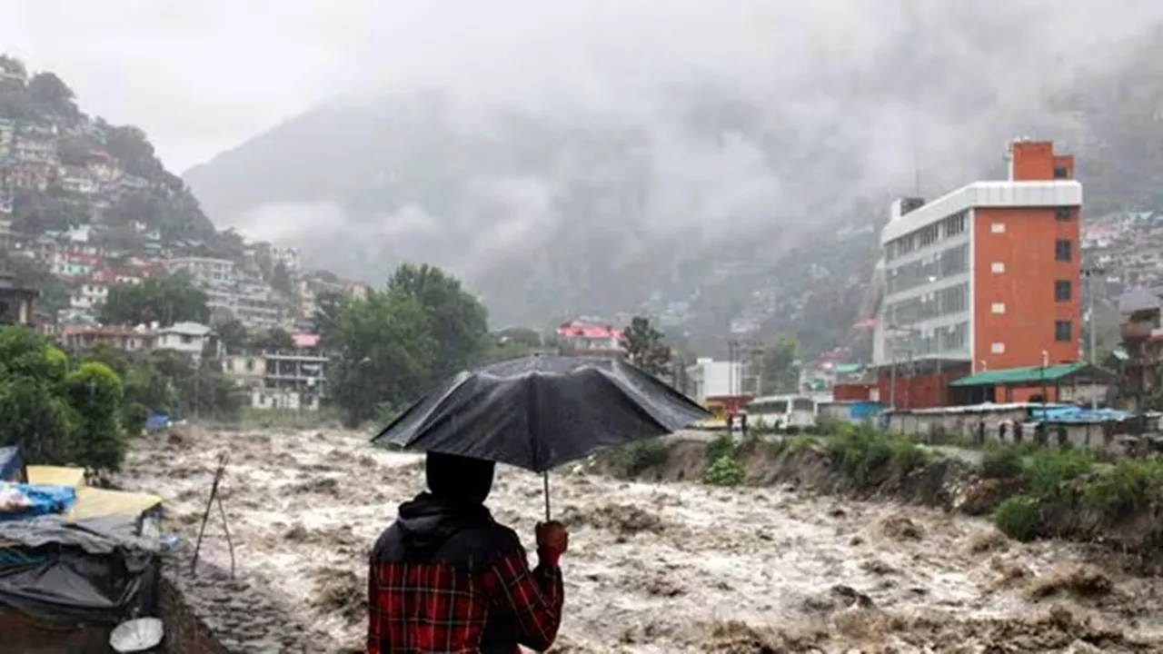 हिमाचल में मौसम की मार से 5,000 करोड़ का नुकसान, बादल फटने से अब तक 43 लोगों की मौत, 37 लापता 