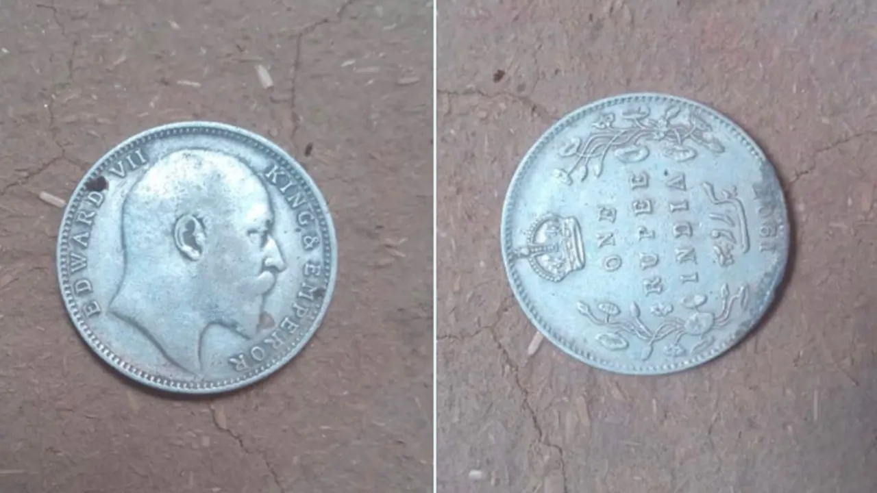 मैनपुरी: पुराने खंडहर में खुदाई के दौरान मिले ब्रिटिश कालीन सिक्के, ग्रमीणों ने किया बंटवारा