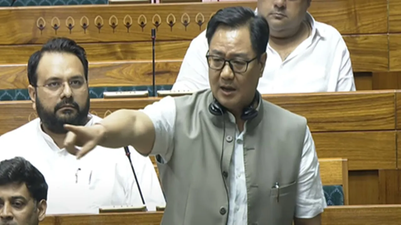 मानसून सत्र : विपक्ष ने लगातार दूसरे दिन नहीं चलने दी संसद, किरेन रिजिजू बोले– विपक्ष अपना रहा दोहरे मानदंड 