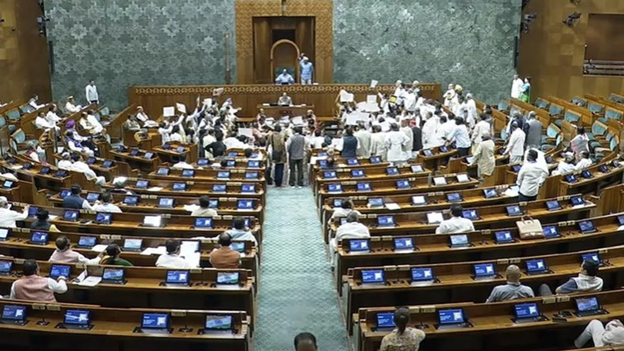 मानसून सत्र: संसद में लगातार चौथे दिन भी रहा गतिरोध कायम, राज्यसभा में 6 सदस्यों को दी गयी विदाई 