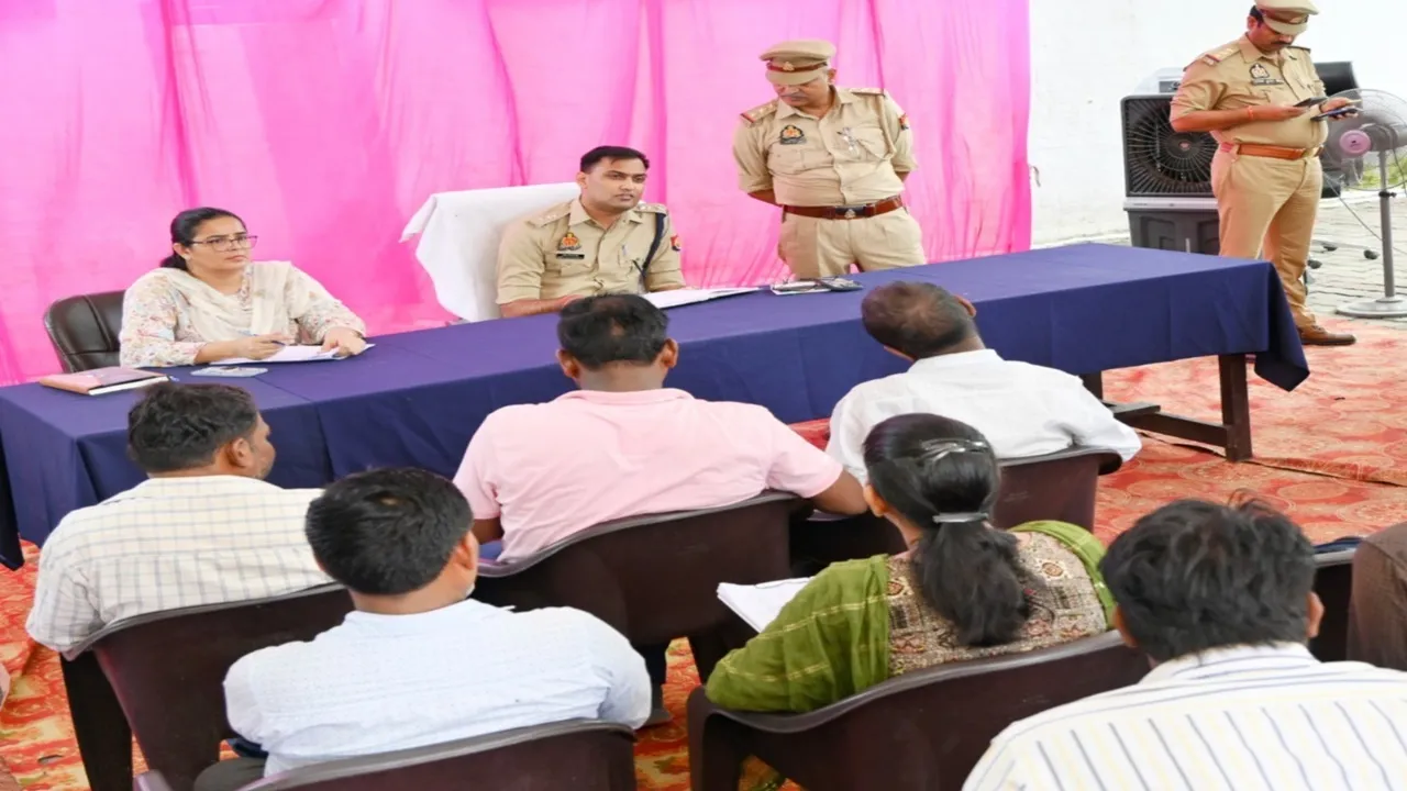  बाराबंकी: शिकायत निस्तारण में ढिलाई पर नाराज हुए एसपी, 55 शिकायतों का किया गया निस्तारण