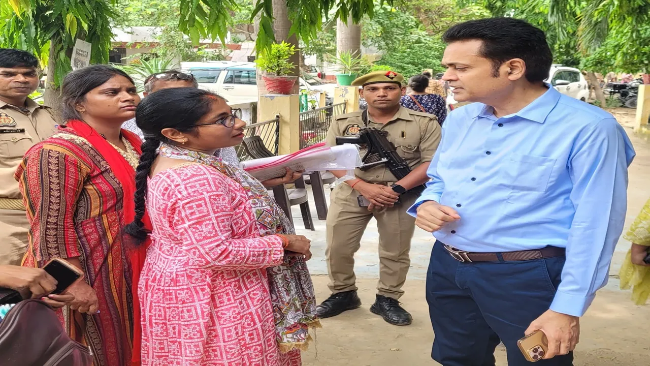 RO-ARO Exam: गोंडा में 5329 अभ्यर्थियों ने दी छोड़ी आरओ-एआरओ परीक्षा, अफसरों ने रखी कड़ी नजर 