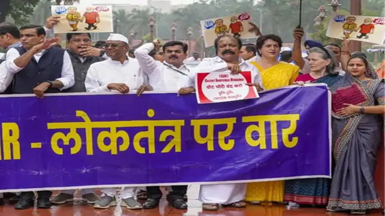 मानसून सत्र : SIR के मुद्दे पर विपक्ष का लोकसभा में हंगामा, बिरला ने लगाई फटकाक, कार्यवाही स्थगित