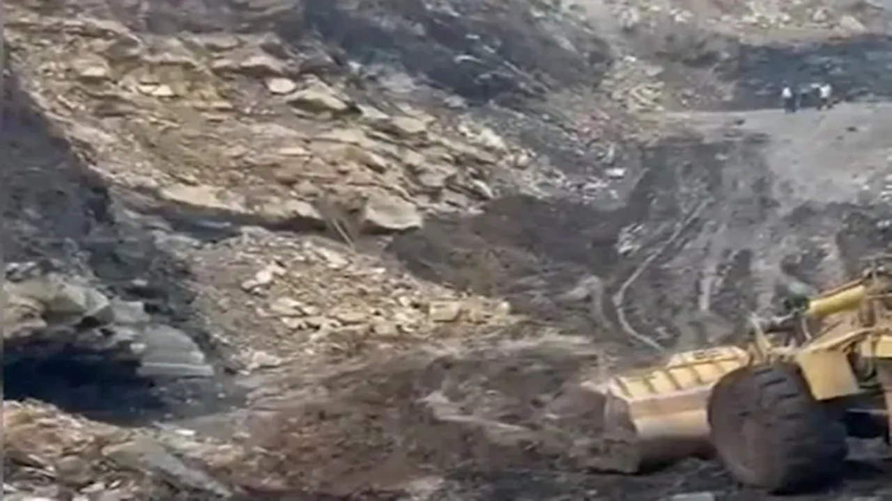 झारखंड में बड़ा हादसा: कोयला खदान का एक हिस्सा ढहने से चार लोगों की मौत, कई के फंसे होने की आशंका
