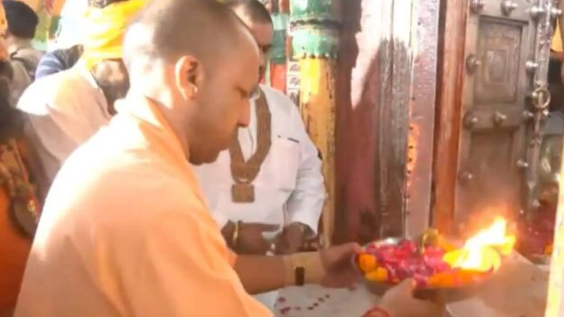 रामलला और हनुमानगढ़ी में CM योगी ने टेका माथा, दर्शन-पूजन कर एक पेड़ मां के नाम अभियान में सहभागिता का किया आवाहन 