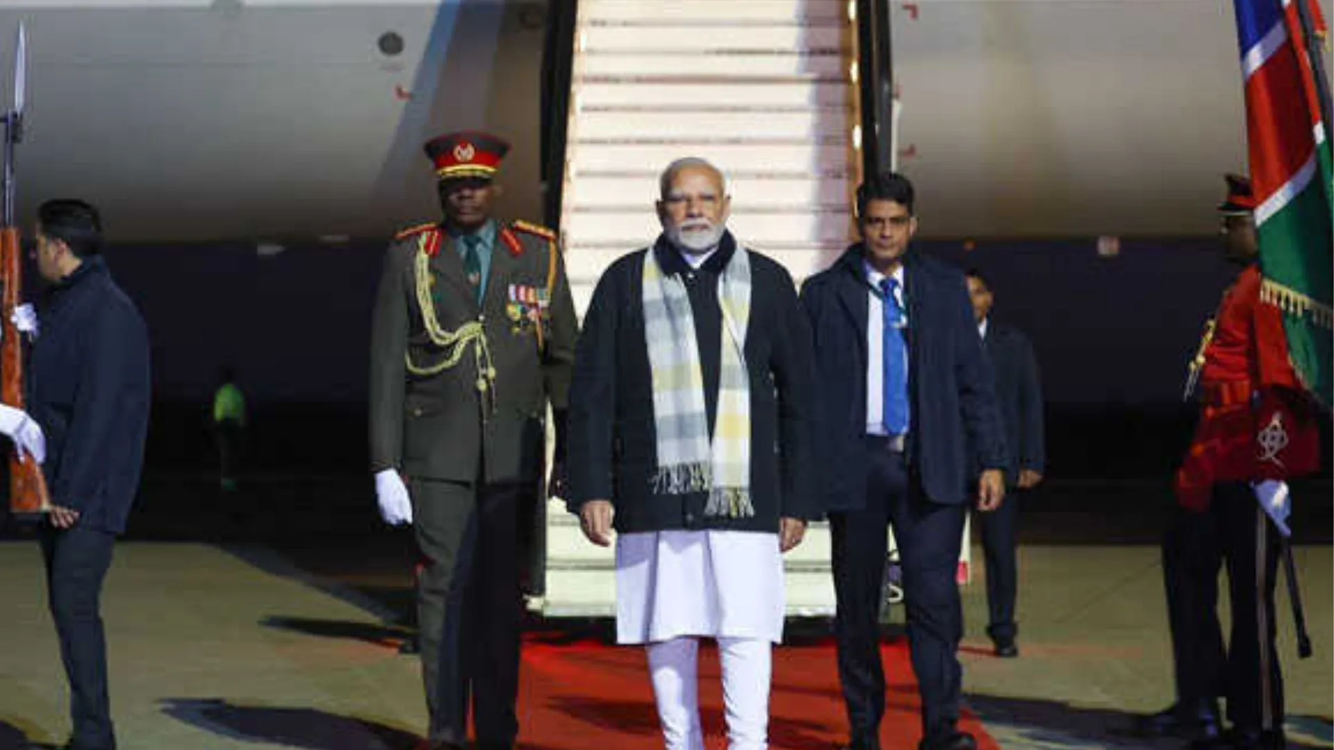 अपनी पहली यात्रा पर विंडहोक पहुंचे PM मोदी, नामीबिया की संसद को संबोधित करेंगे प्रधानमंत्री