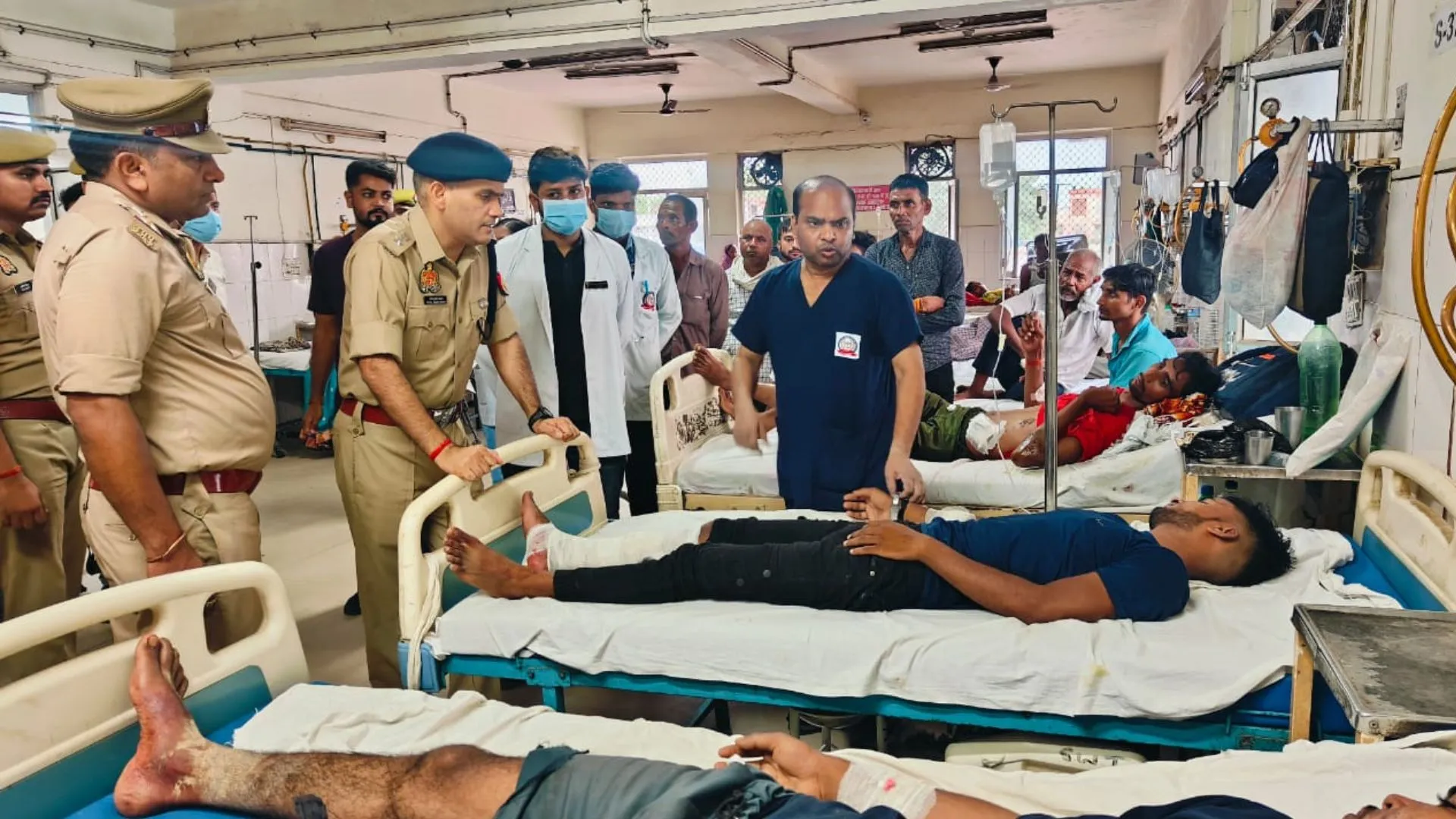 हरदोई में पुलिस-बाईकर्स गैंग की मुठभेड़, कान से कुंडल नोंच कर भाग रहे बदमाशों के पैर में लगी गोली, सर्च आपरेशन जारी  