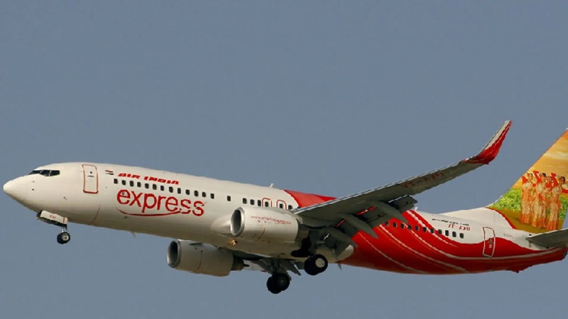 एयर इंडिया एक्सप्रेस की दुबई जाने वाली फ्लाइट हुई लेट, यात्रियों ने जमकर काटा हंगामा