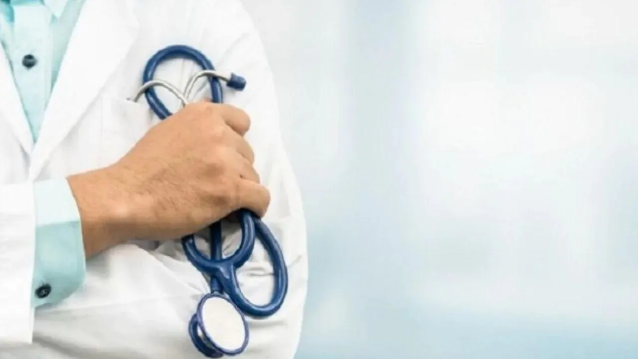 Mass resignation : सीतापुर में 17 डॉक्टरों ने एक साथ दिया इस्तीफा, स्वास्थ्य विभाग में हड़कंप