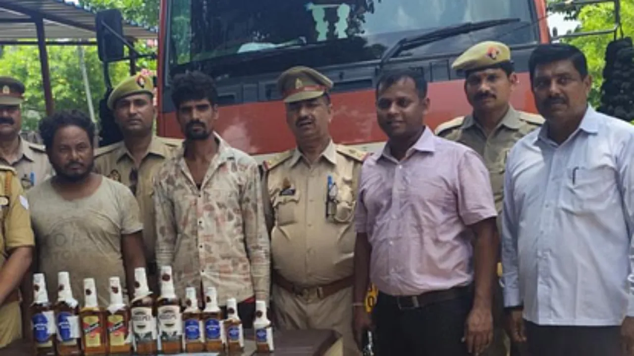 तस्करी कर बिहार जा रही 30 लाख की शराब बरामद, दो गिरफ्तार, गोसाईंगज पुलिस ने किया अंतरराज्यीय गिरोह का पर्दाफाश