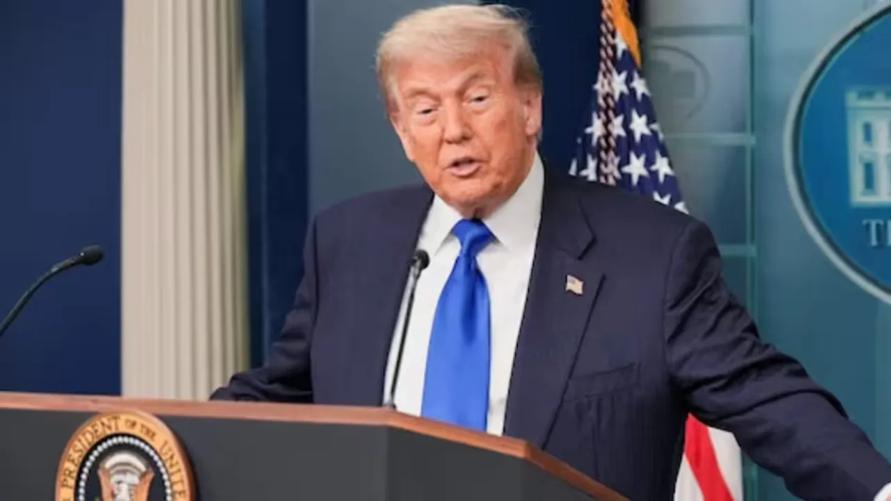 ट्रंप ने BRICS देशों को फिर दी धमकी, कहा- बहुत जल्द देना होगा 10% एक्स्ट्रा टैरिफ